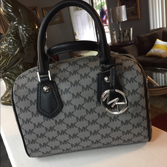 MK purse - Picture 1 of 1